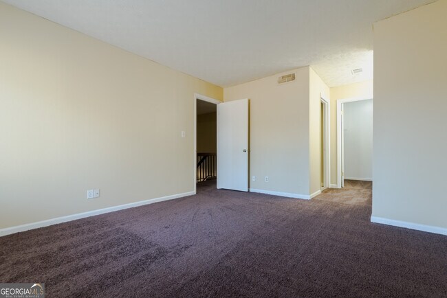 Building Photo - 8564 Creekwood Way