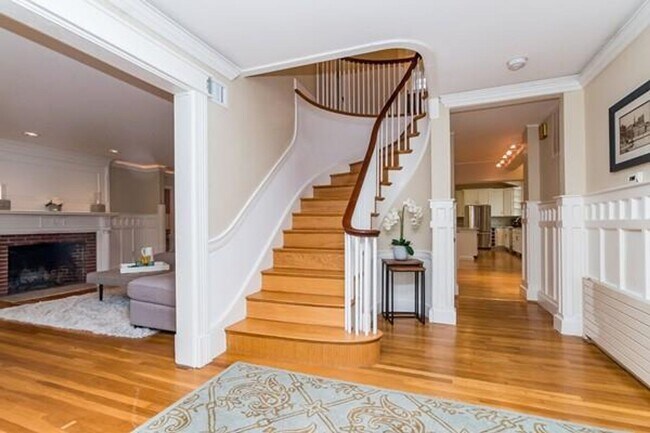 Building Photo - HOT NEWTON LISTING!!!