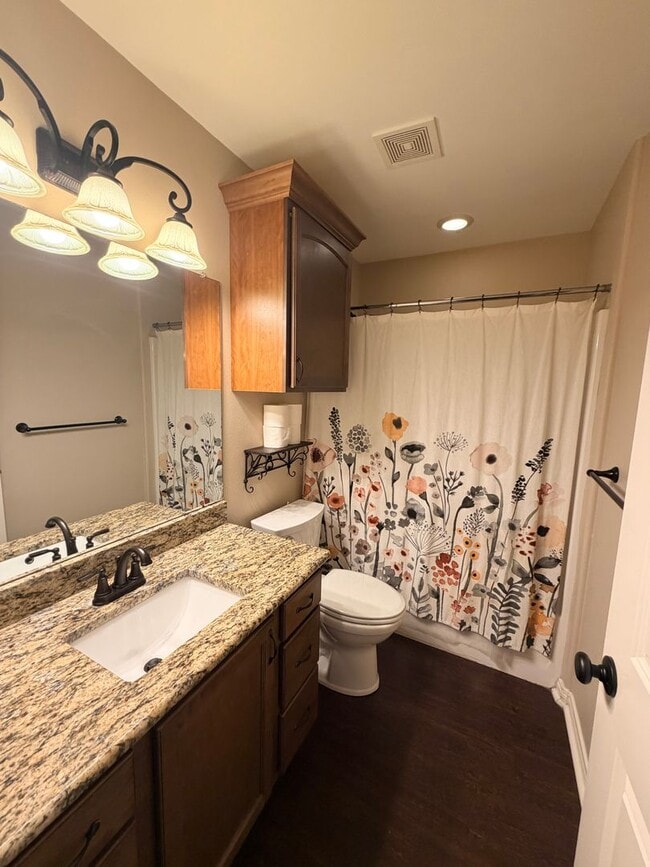 Building Photo - Spacious updated 3 bedroom home