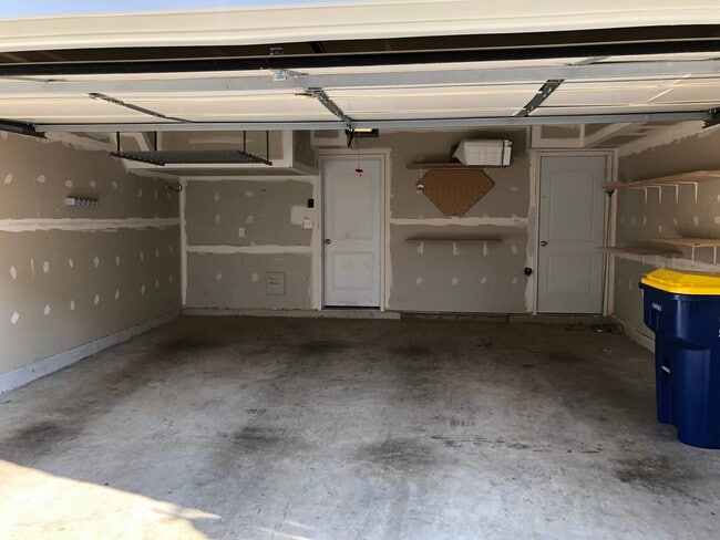 two car garage - 9814 Smithview Pl