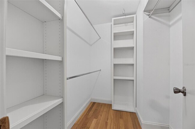Building Photo - 3812 N Oak Dr