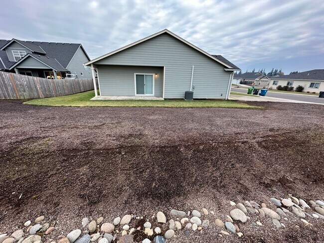Building Photo - 553