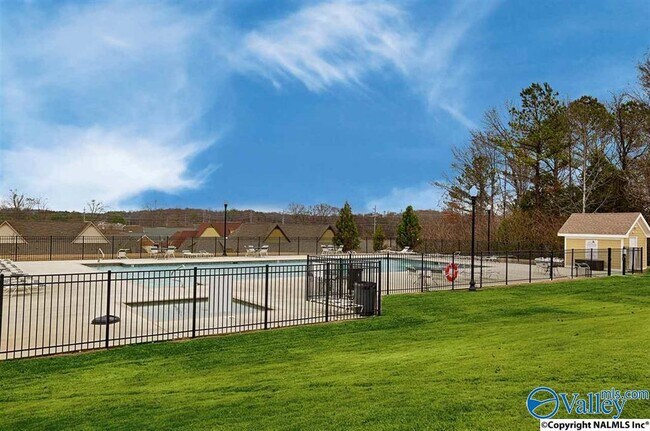 Building Photo - 325 Acorn Grove Ln SW