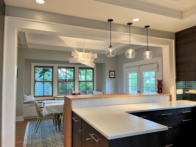 Building Photo - 3029 19th Ave S