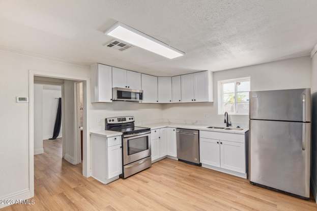 Building Photo - 1429 S 10th Ave