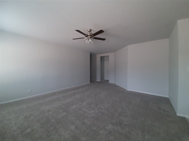 Building Photo - 5855 Strawflower Ln