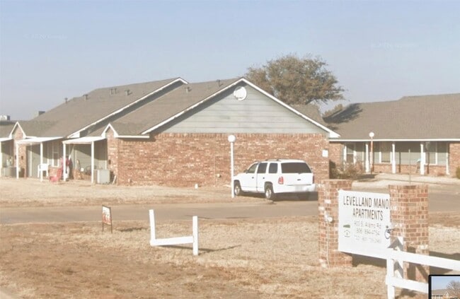Building Photo - 903 Alamo Rd