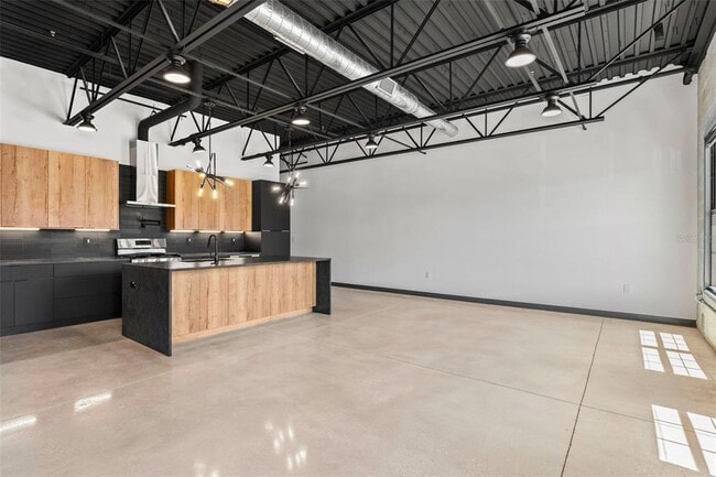 Building Photo - 902 E Curtis St