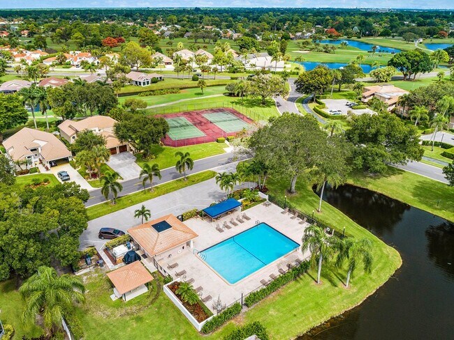 Building Photo - 6866 Briarlake Cir