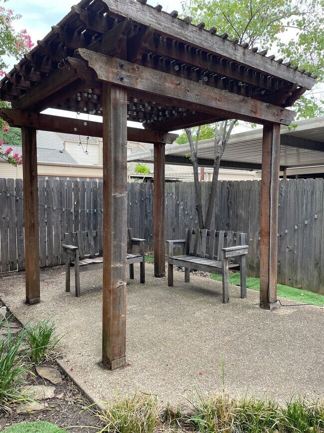 Building Photo - Available Now! Charming 2-Bedroom, 2-bath Landon Branch Townhome with Private Courtyard and Prime...