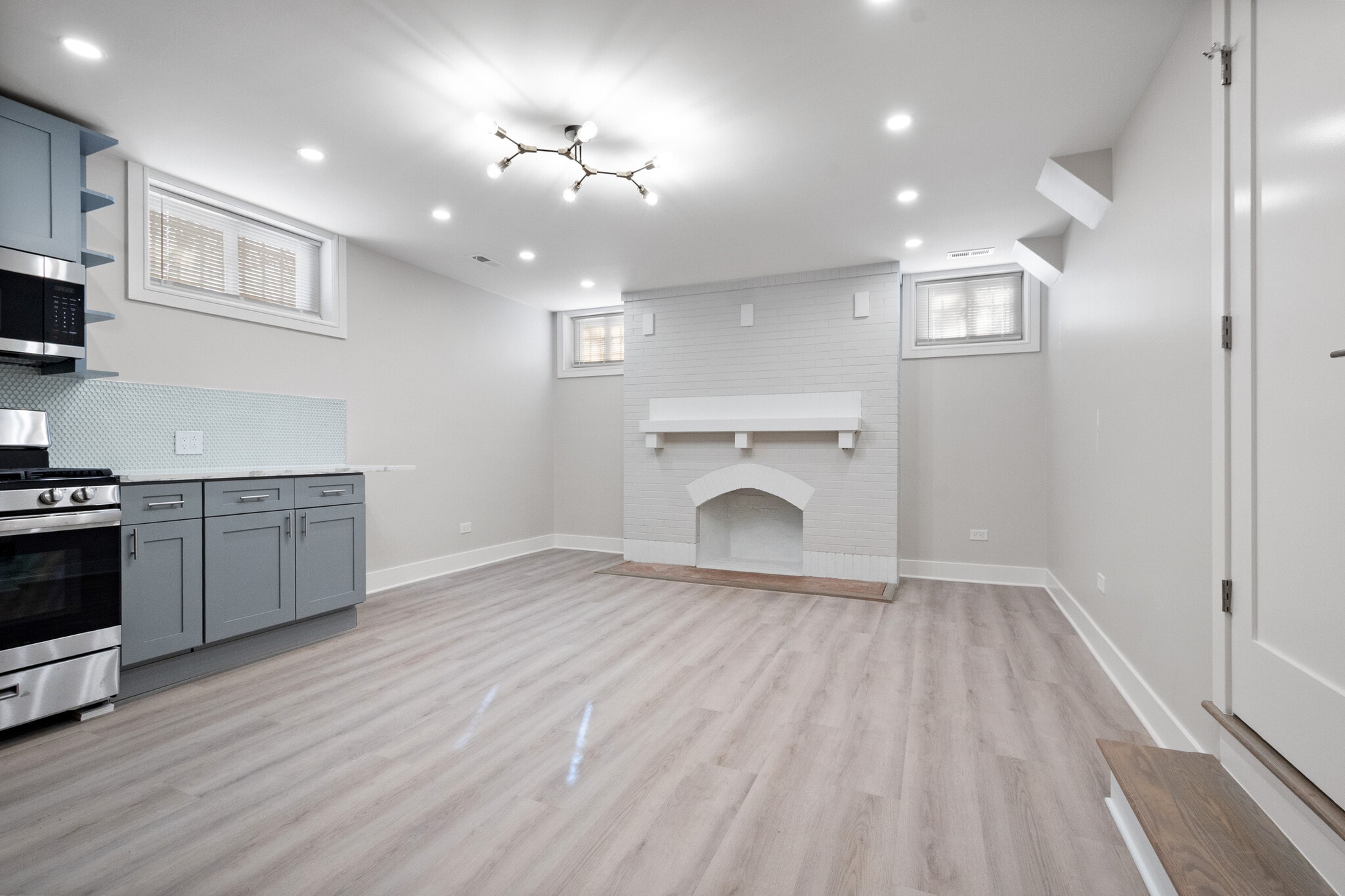 Building Photo - 2600 W Morse Ave