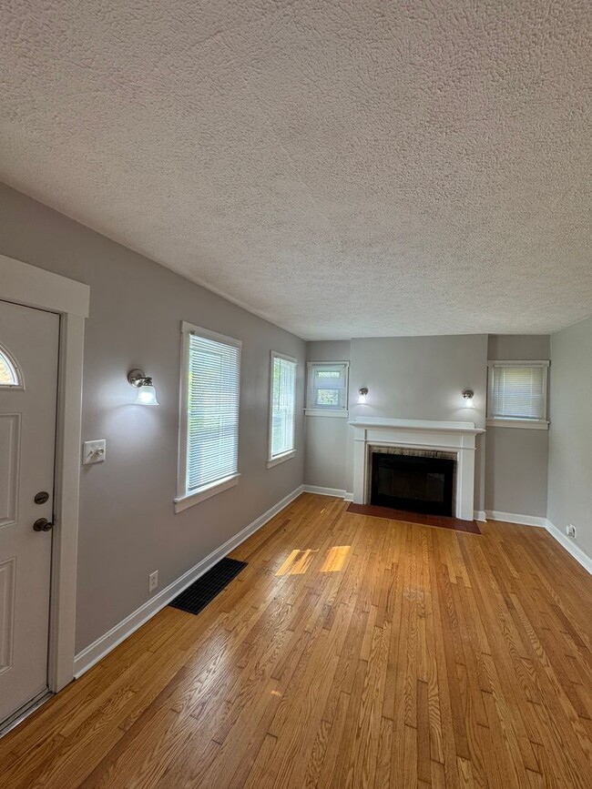 Building Photo - Warren Twp - 3 BR home