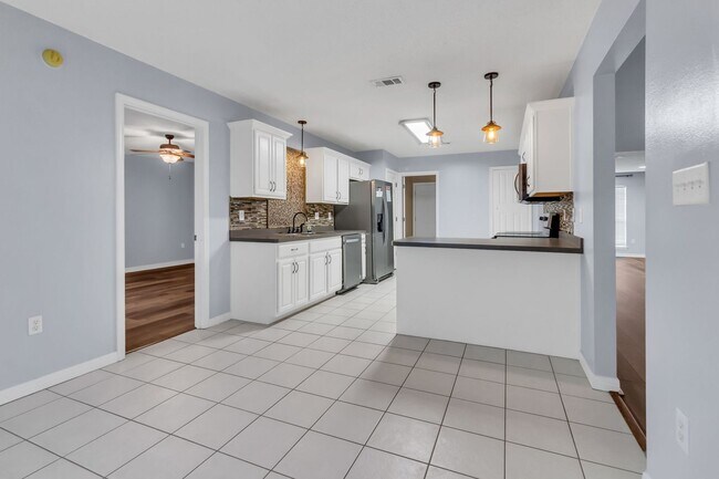 Building Photo - South Crestview Ranch on Cul-de-sac