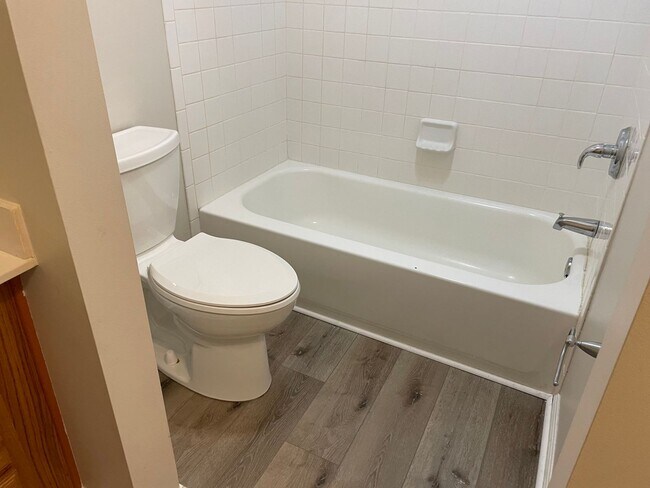 Building Photo - Great Townhome In Oak Grove - Easy Access to Emory & CDC