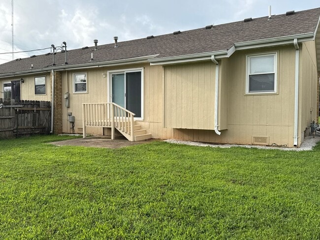 Building Photo - 2 Bedroom 2 Bathroom Duplex for $895 in So...