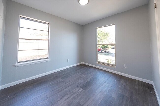 Building Photo - 4900 Hawk Cove
