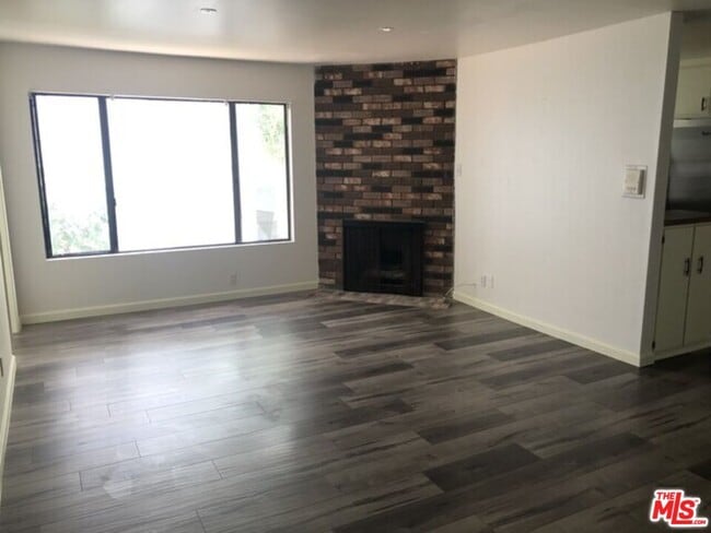 Building Photo - 1640 S Bentley Ave
