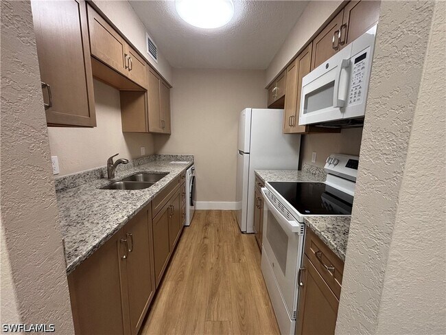 Building Photo - 5327 Summerlin Rd