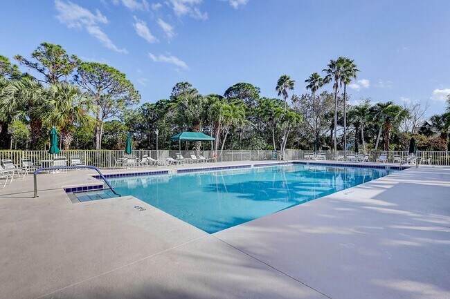 Building Photo - 6532 SE Broadmoor Ln