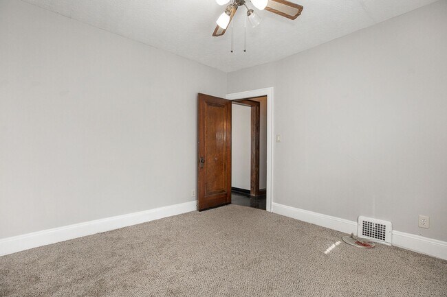 Building Photo - 14718 Bayes Ave