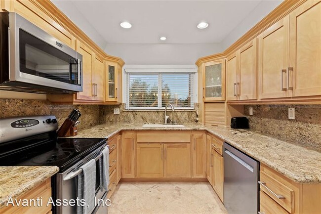 Building Photo - 2475 Jefferson-
