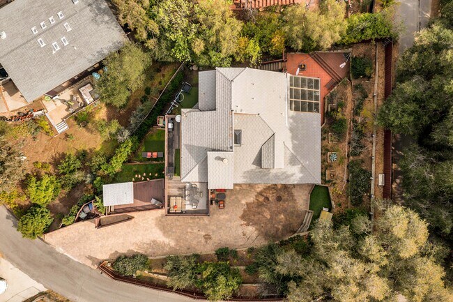 Building Photo - 25659 Whittemore Dr