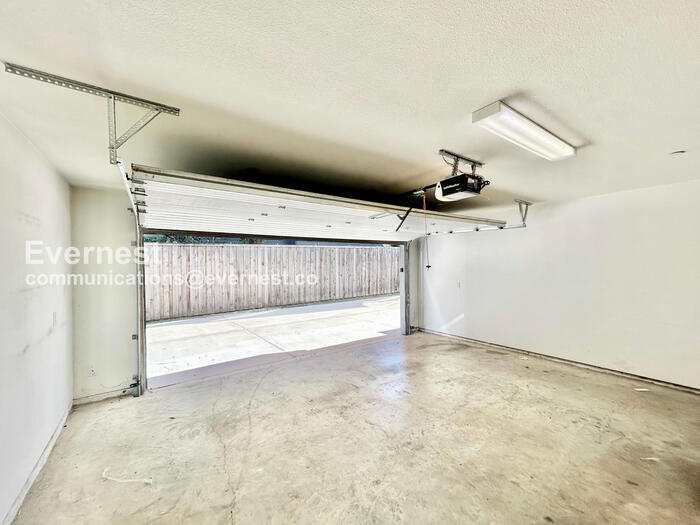 Building Photo - 2711 Kimsey Dr