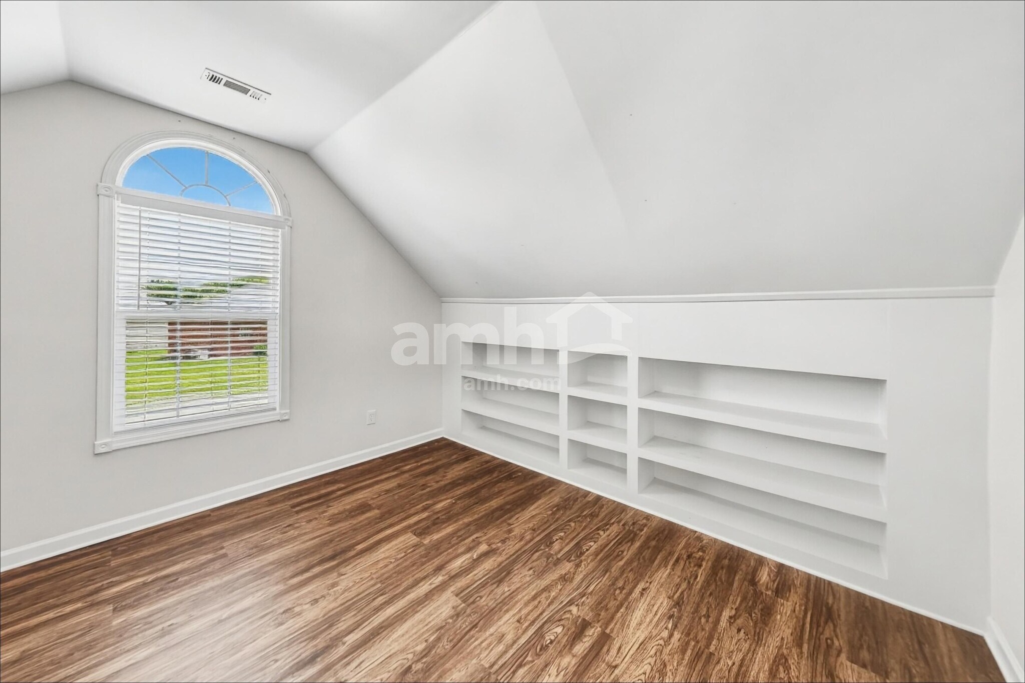 Building Photo - 1305 Bantry Dr