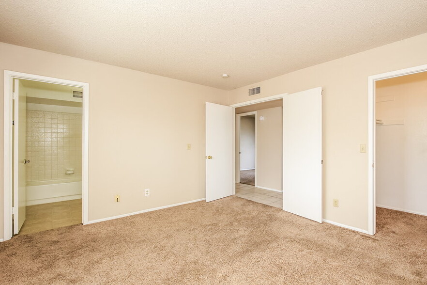 Building Photo - 4323 W Piute Ave