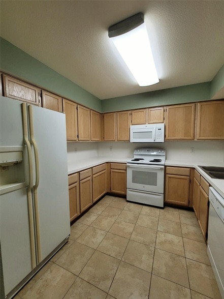 Building Photo - 2203 Place Rebecca Ln