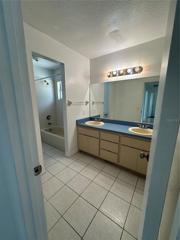 Building Photo - 5525 SE 43rd Ct
