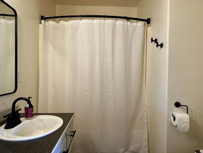 Building Photo - Cozy Home in Columbia Village!