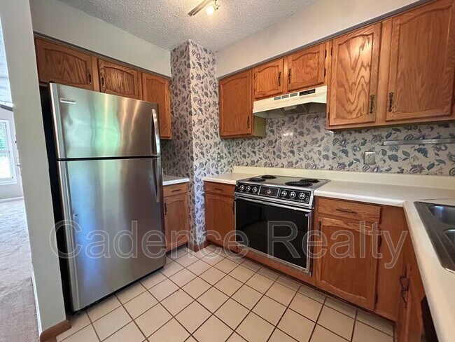 Building Photo - 4194 Spirea Dr