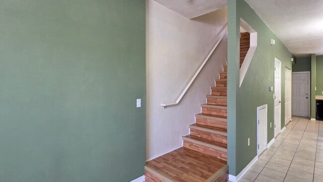 Building Photo - FOR RENT 2 bed 2.5 bath Condominium