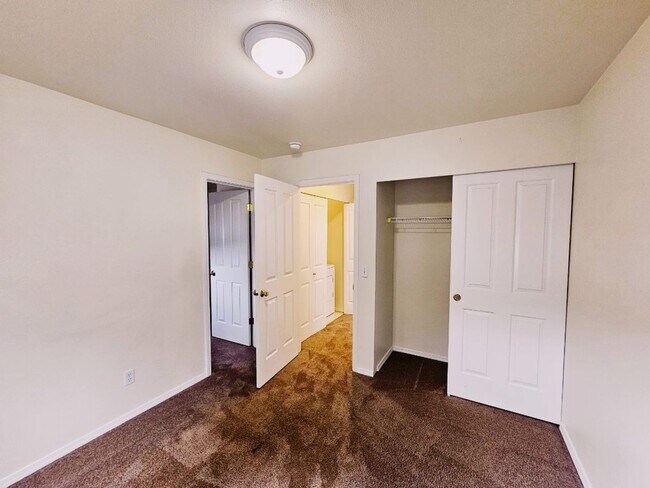 Building Photo - 3 Bed + Bonus Room 2.5 Bath Home Snohomish