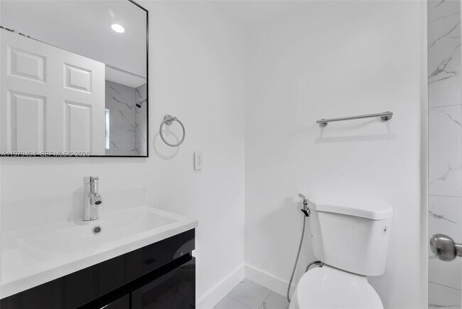 Building Photo - 2121 SW 30th Ct