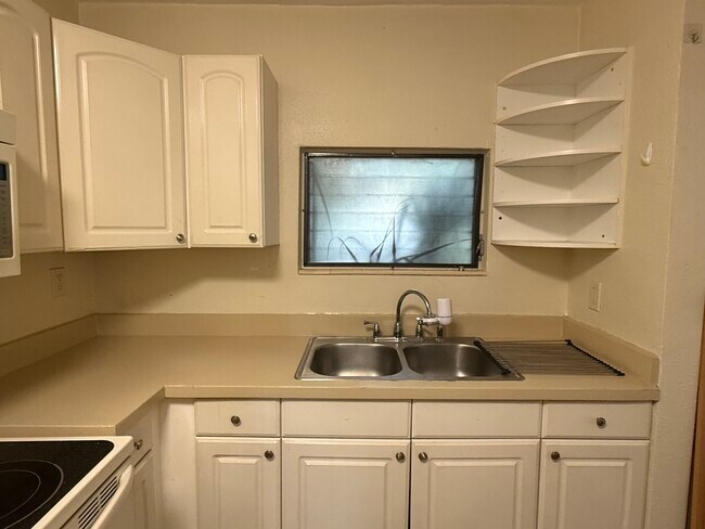 Building Photo - Queen Street Apartments