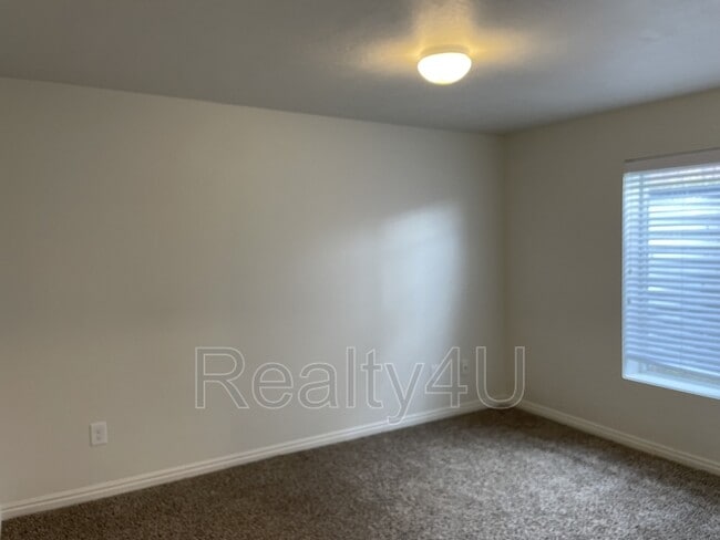 Building Photo - 4081 Rivermist Ln N