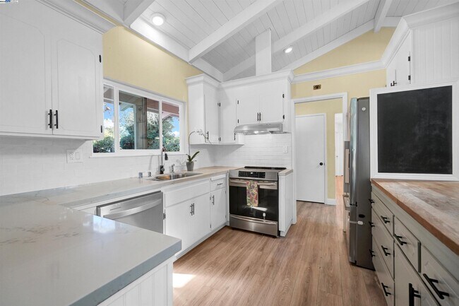 Building Photo - 55 Normandy Ln