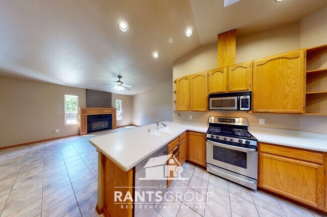 Building Photo - Lovingly cared for 3-bedroom, 1.75-bath ra...