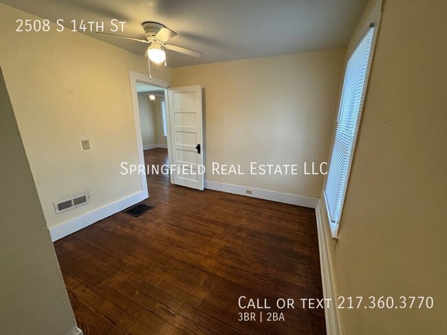 Building Photo - Spacious 3 Bed, 2 Bath Home with Balcony a...