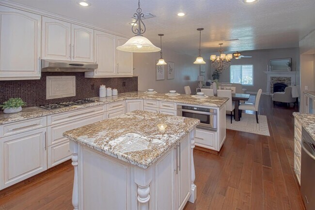 Building Photo - 1808 Cougar Ln