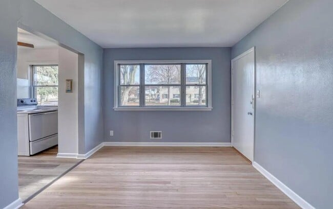 Building Photo - 7233 W Lakefield Dr