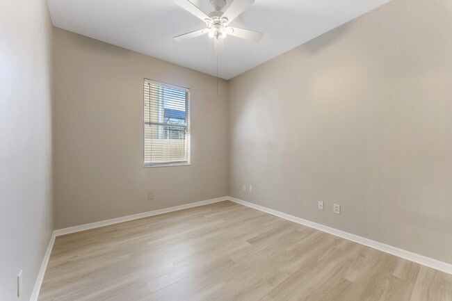 Building Photo - Absolutely stunning 3BR/2BA & 2-Car Garage home in highly sought-after Ballantrae community