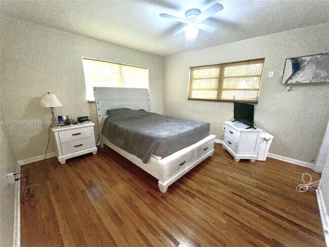 Building Photo - 1556 San Benito Ave