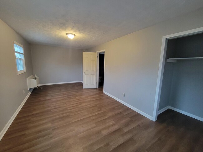 Building Photo - 1775 Harrodsburg Rd