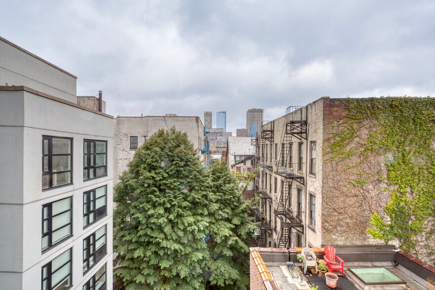 Building Photo - 255 E Houston St