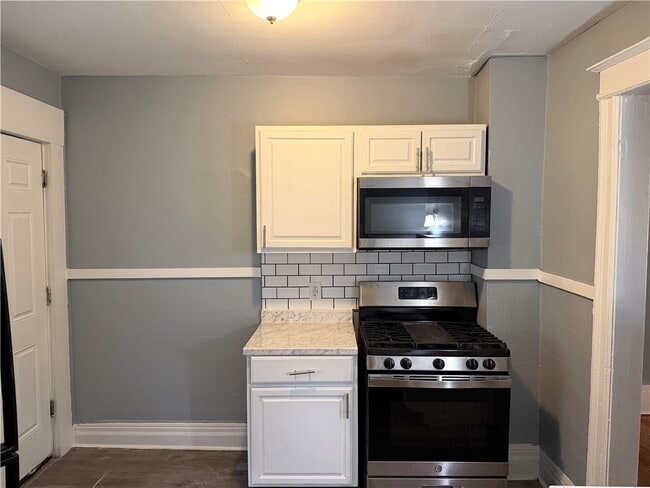 Building Photo - 161 S Union St