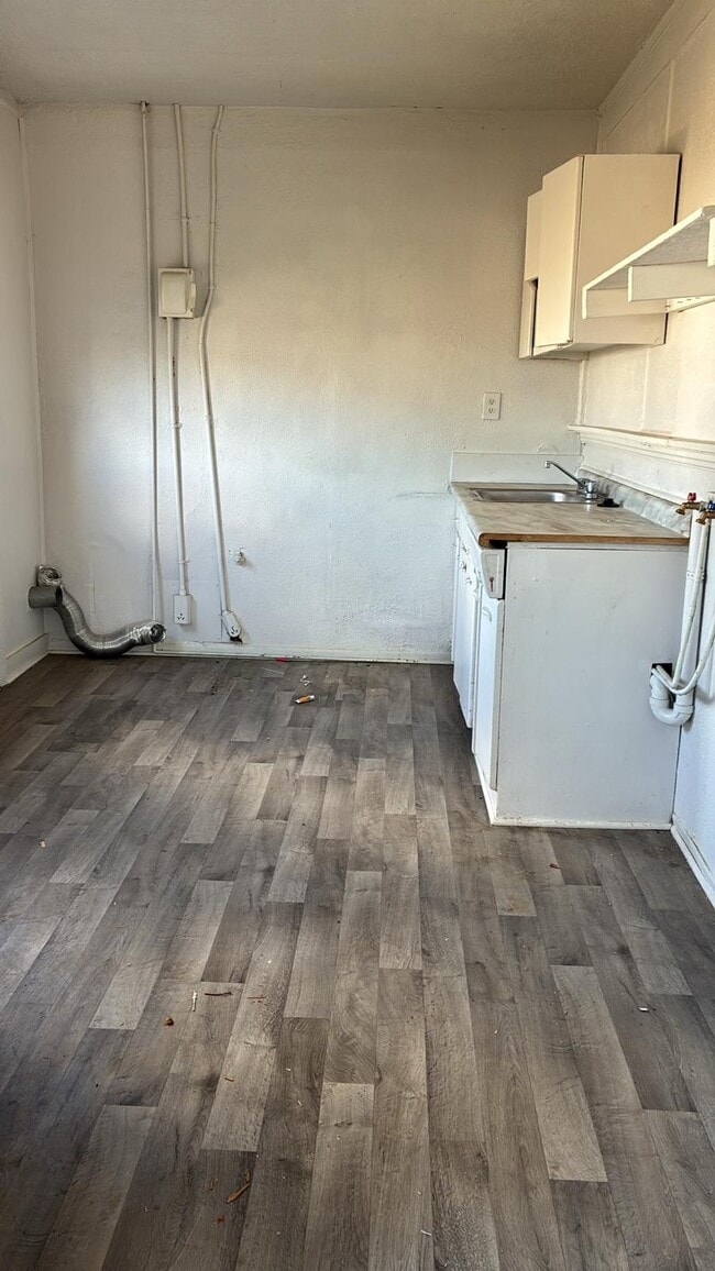 Building Photo - 209 Staunton St