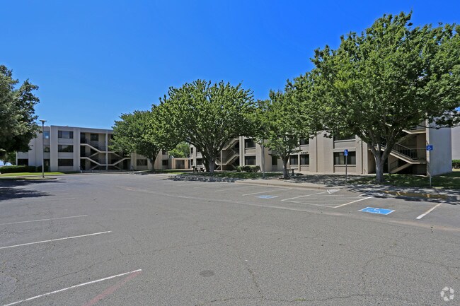 Building Photo - Bldg 520, 521, 522 & 523